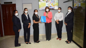 FOMISAR RECIBE VISITA DE NUEVA GOBERNADORA PROVINCIAL