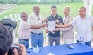 FOMISAR Realiza Entrega de Cheques para Adquisici&oacute;n de Terrenos del Cementerio de La Mata