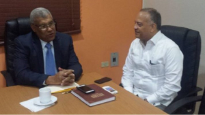 Presidente de Barrick Pueblo Viejo visita a FOMISAR