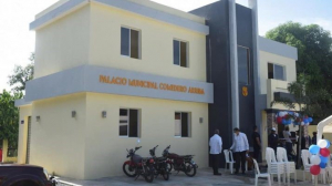 EL 5% DE LOS FONDOS MINEROS ENTREGA IMPONENTE PALACIO AL DISTRITO MUNICIPAL DE COMEDERO ARRIBA