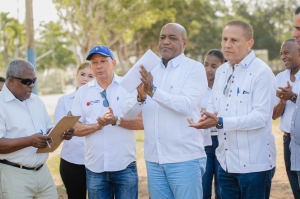 FOMISAR Impulsa el Desarrollo en Cotu&iacute; con Importante Entrega de 7 Cheques