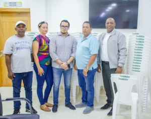 FOMISAR Fortalece Organizaciones Comunitarias de S&aacute;nchez Ram&iacute;rez con Entrega de Sillas